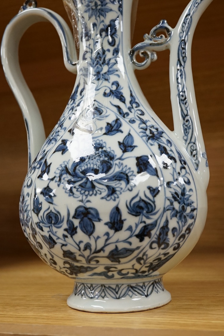 A Chinese porcelain blue and white wine ewer, 29cm high